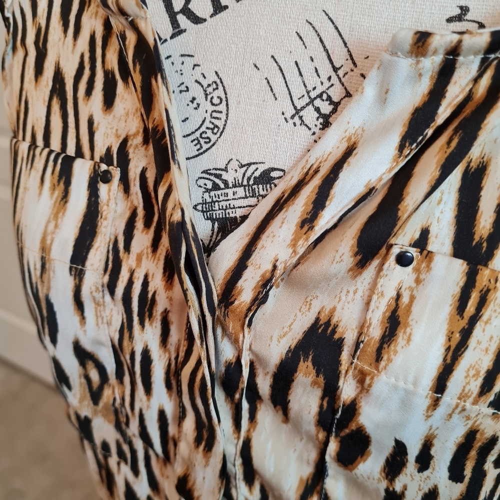 Dynamite Animal Print Droptail Blouse - Picture 8 of 8